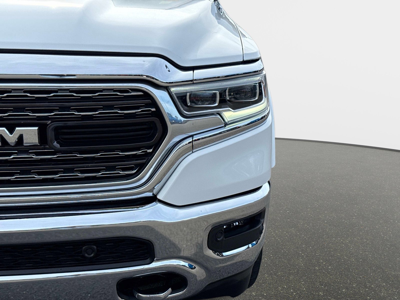 Used 2023 RAM 1500 Limited AWD/4WD image 11