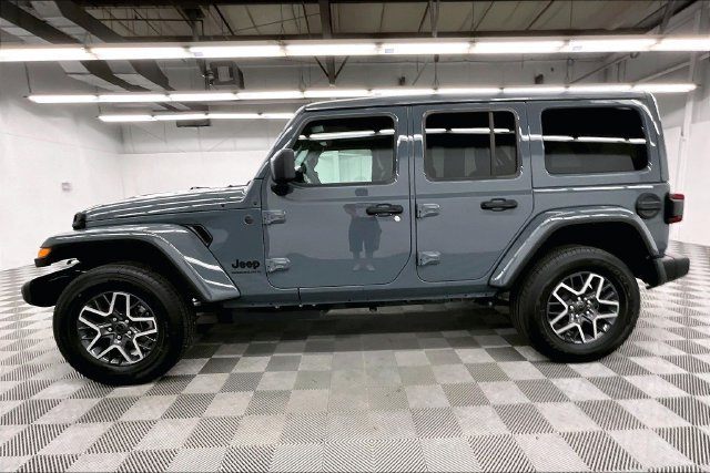 Used 2026 Jeep Wrangler Unlimited Sahara AWD/4WD image 15
