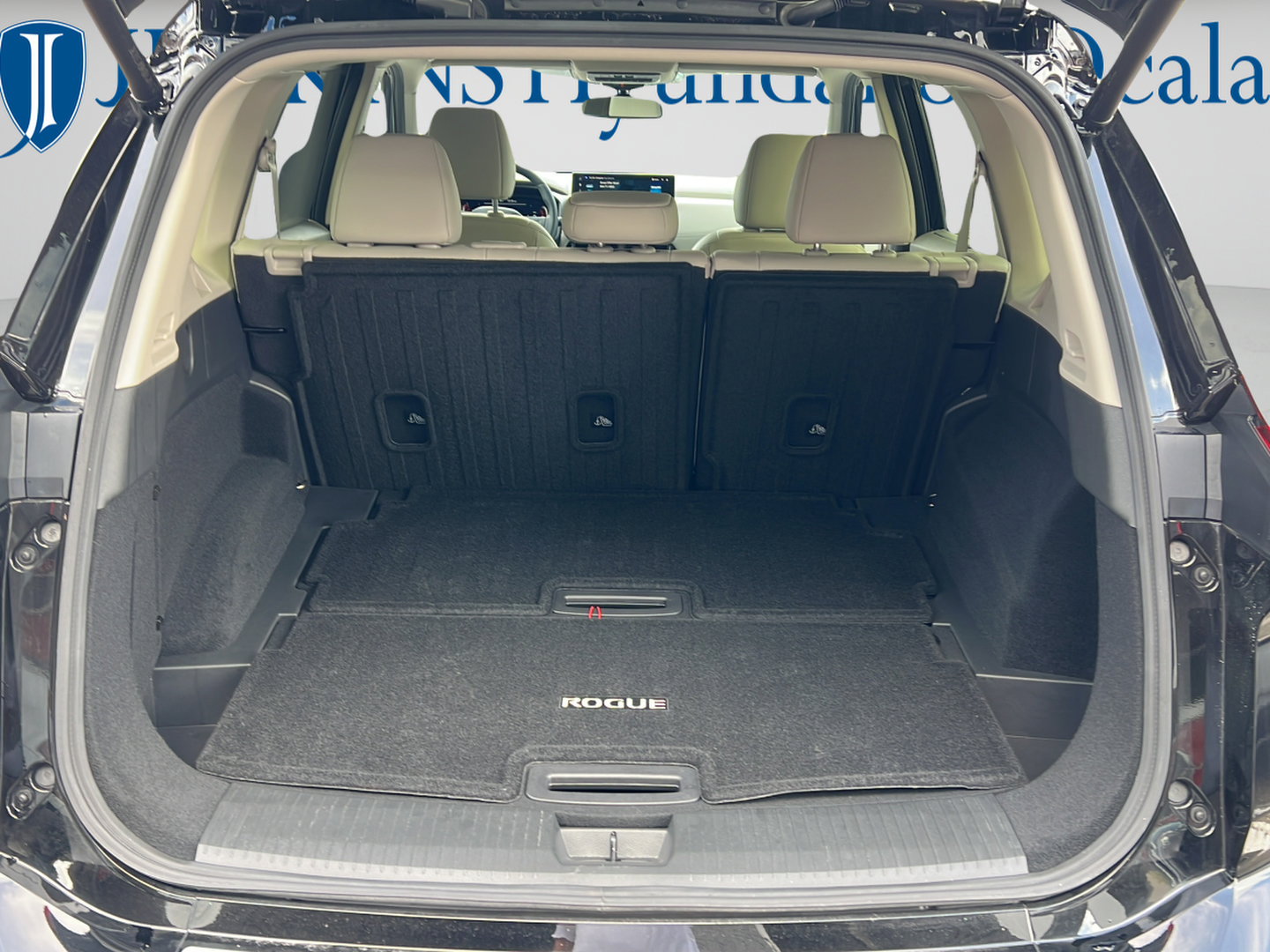 Used 2025 Nissan Rogue SL w/ SL Premium Package FWD image 9