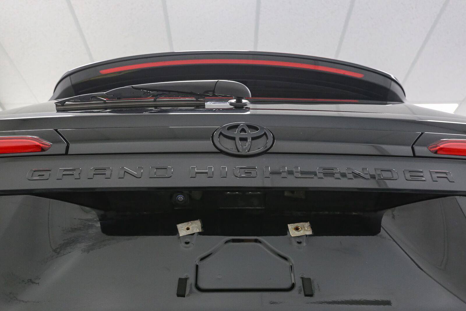 Certified 2024 Toyota Grand Highlander AWD image 13