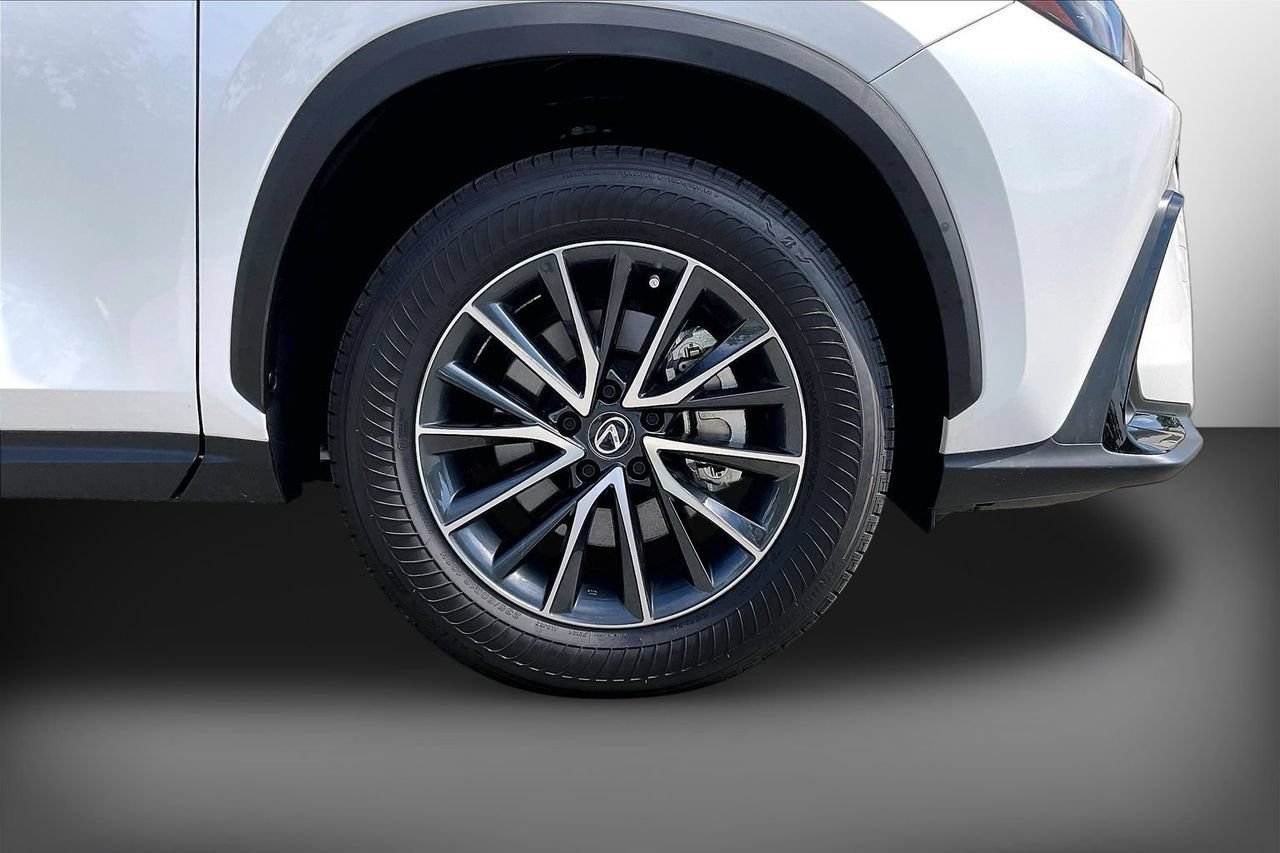 Used 2025 Lexus NX 250 FWD w/ Towing Package (2000 Lbs) image 35
