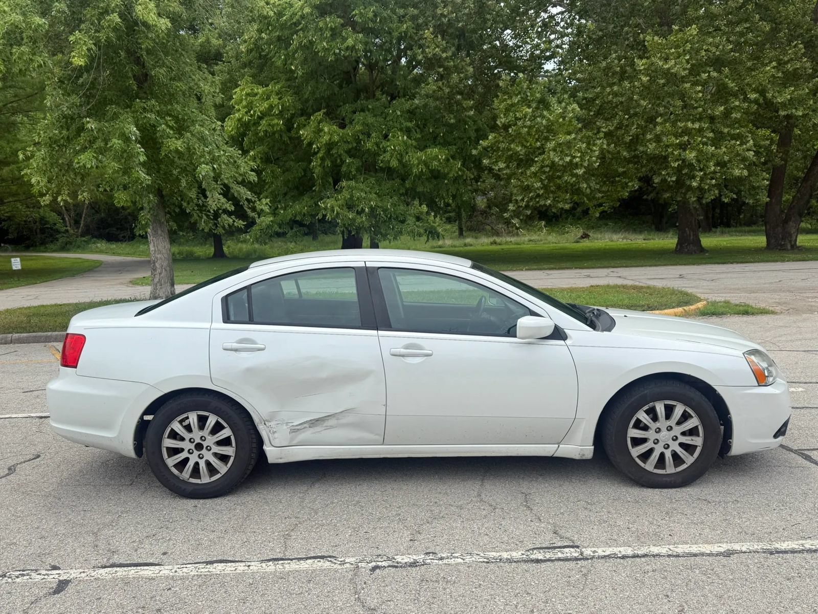 Used 2012 Mitsubishi Galant FWD image 4