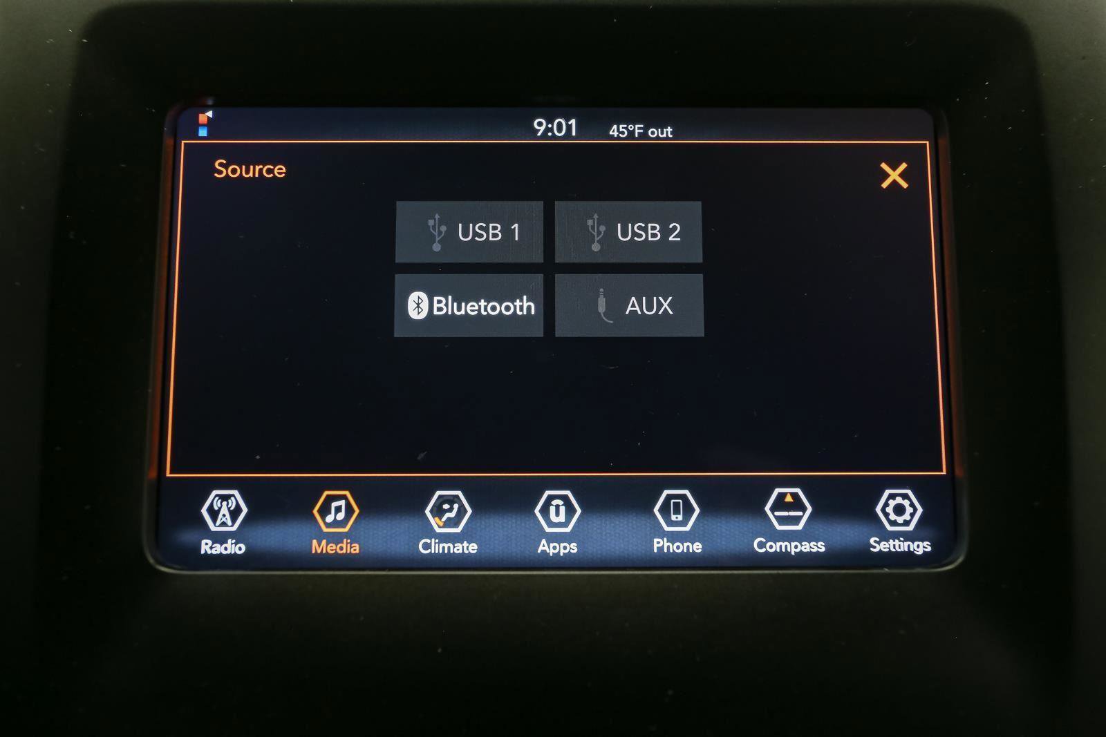 Used 2019 Jeep Cherokee Latitude w/ Popular Appearance Group AWD/4WD image 27