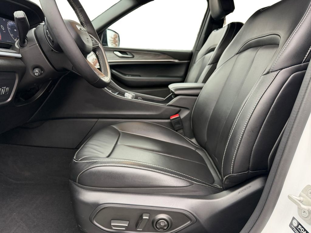 Used 2024 Jeep Grand Cherokee L Limited w/ Luxury Tech Group II image 9