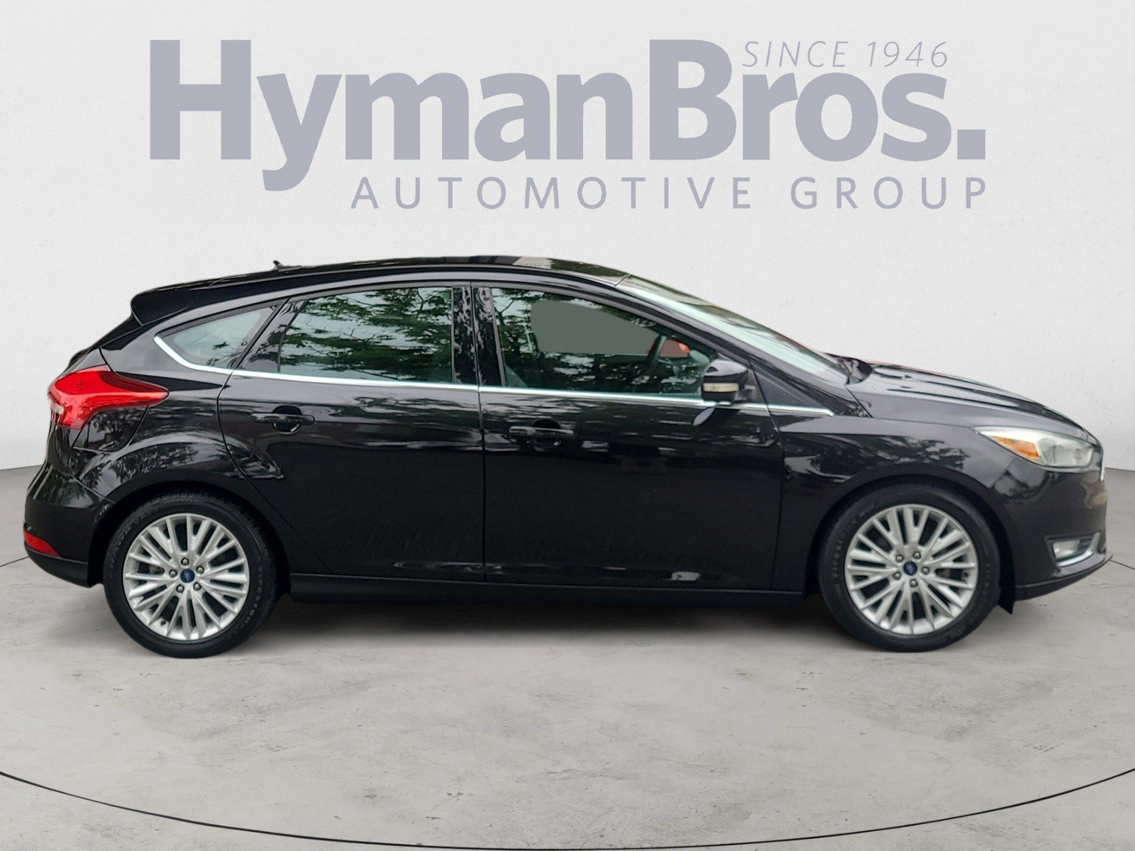 Used 2015 Ford Focus Titanium FWD image 2