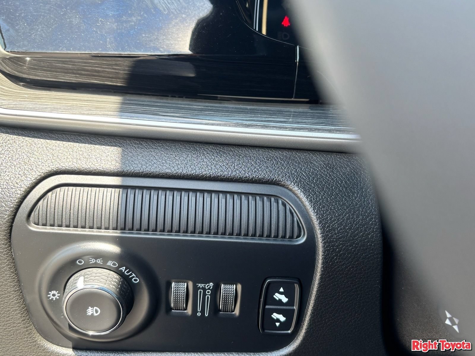 Used 2022 Jeep Wagoneer Series III AWD/4WD image 31