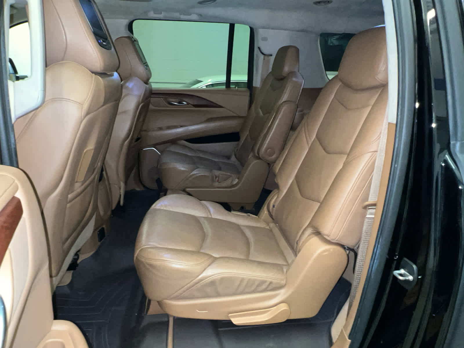 Used 2016 Cadillac Escalade ESV Platinum image 17