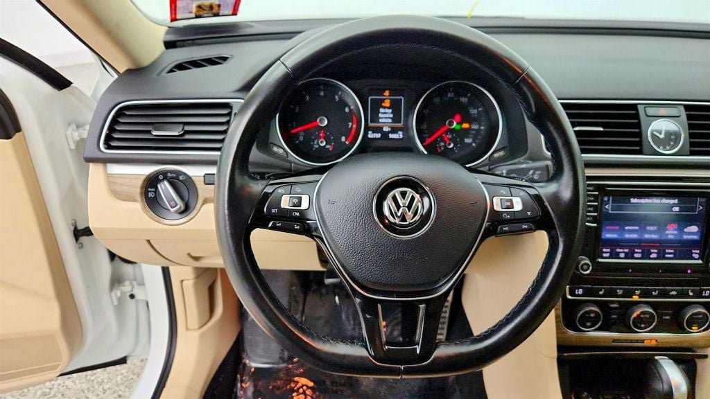 Used 2017 Volkswagen Passat 3.6 SEL Premium FWD image 14