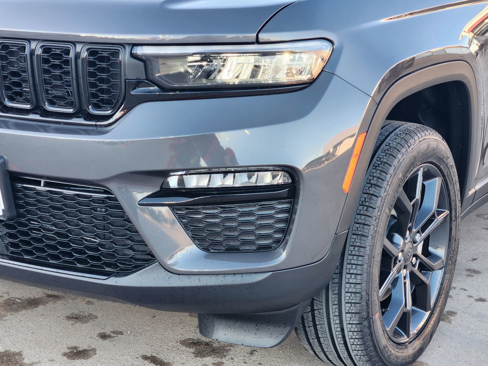 New 2025 Jeep Grand Cherokee Limited w/ Trailer Tow Package image 9