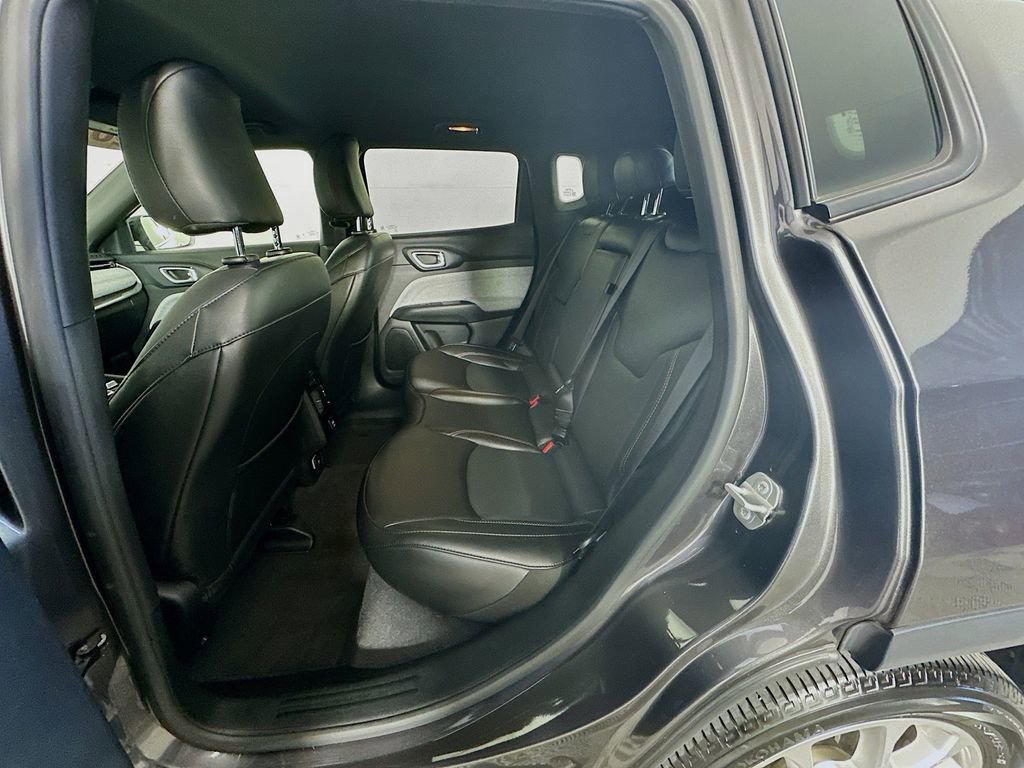 Used 2023 Jeep Compass Latitude image 31