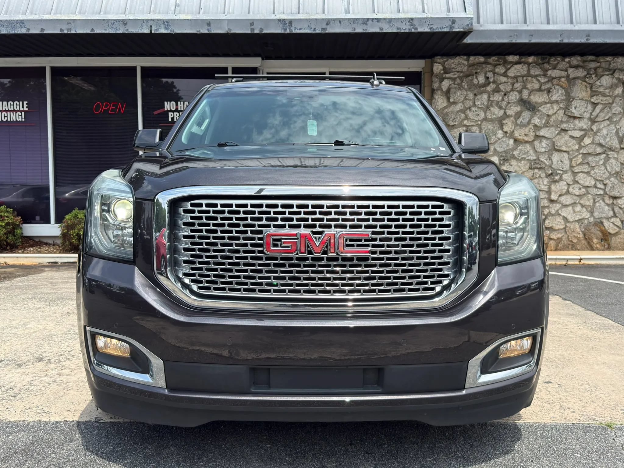 Used 2015 GMC Yukon Denali w/ Premium Package RWD image 3