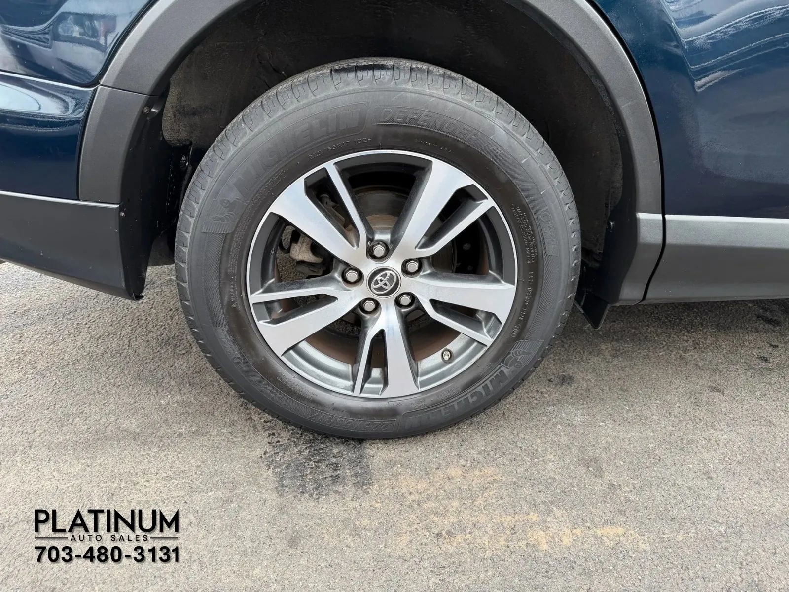 Used 2018 Toyota RAV4 XLE image 19