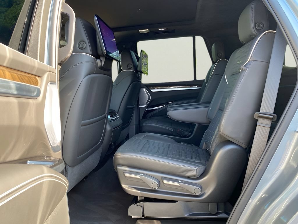 Certified 2026 Cadillac Escalade Platinum Sport w/ LPO, ONYX Package AWD/4WD image 15