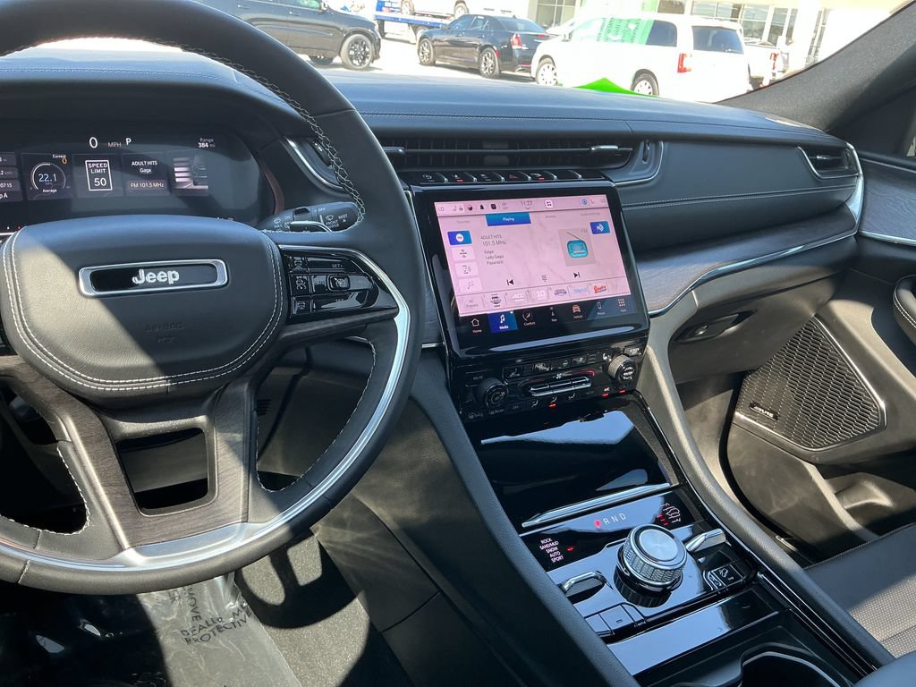 Certified 2023 Jeep Grand Cherokee Overland AWD/4WD image 16