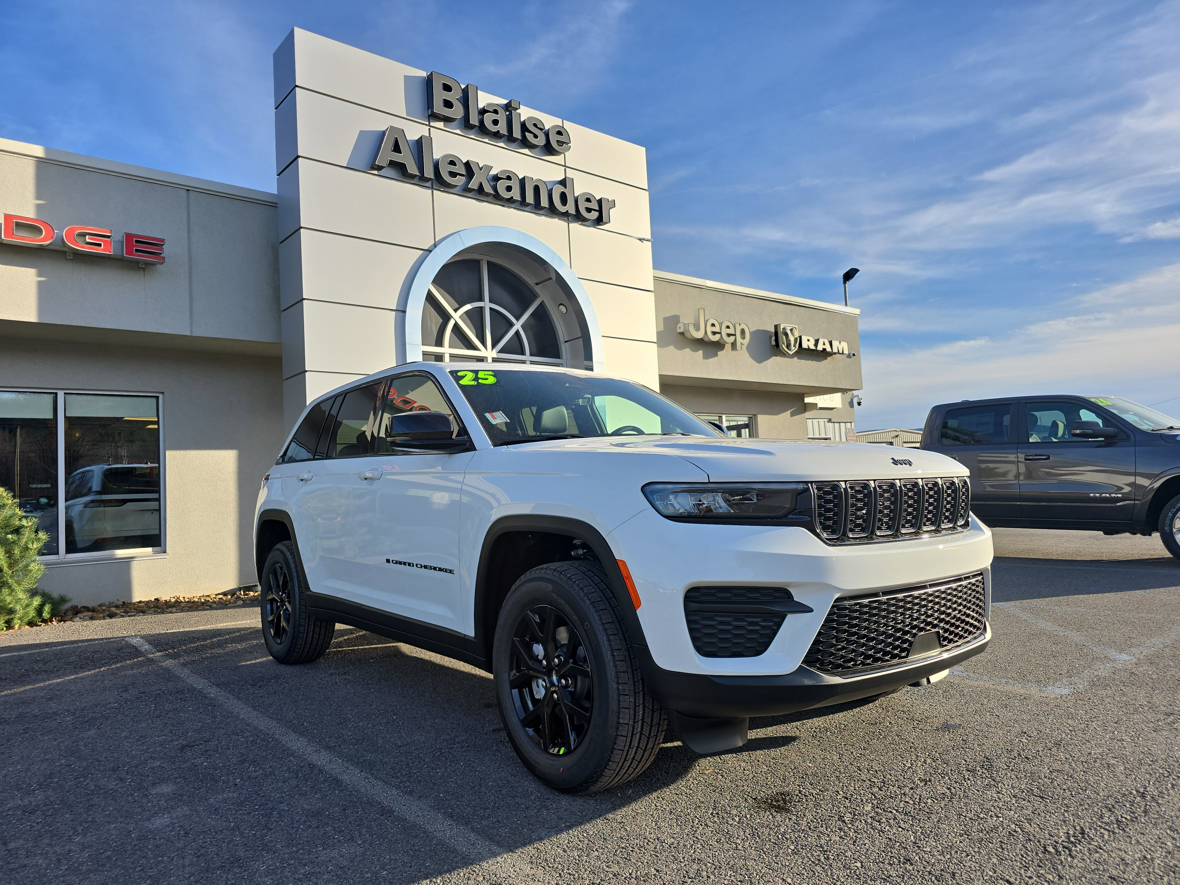 New 2025 Jeep Grand Cherokee Altitude
