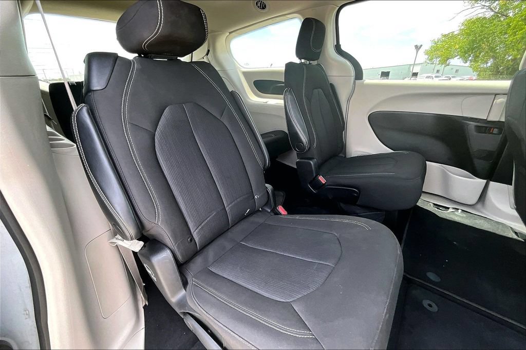 Used 2023 Chrysler Voyager LX FWD image 25