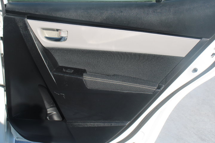 Used 2017 Toyota Corolla LE w/ Carpet Mat Package (TMS) FWD image 15