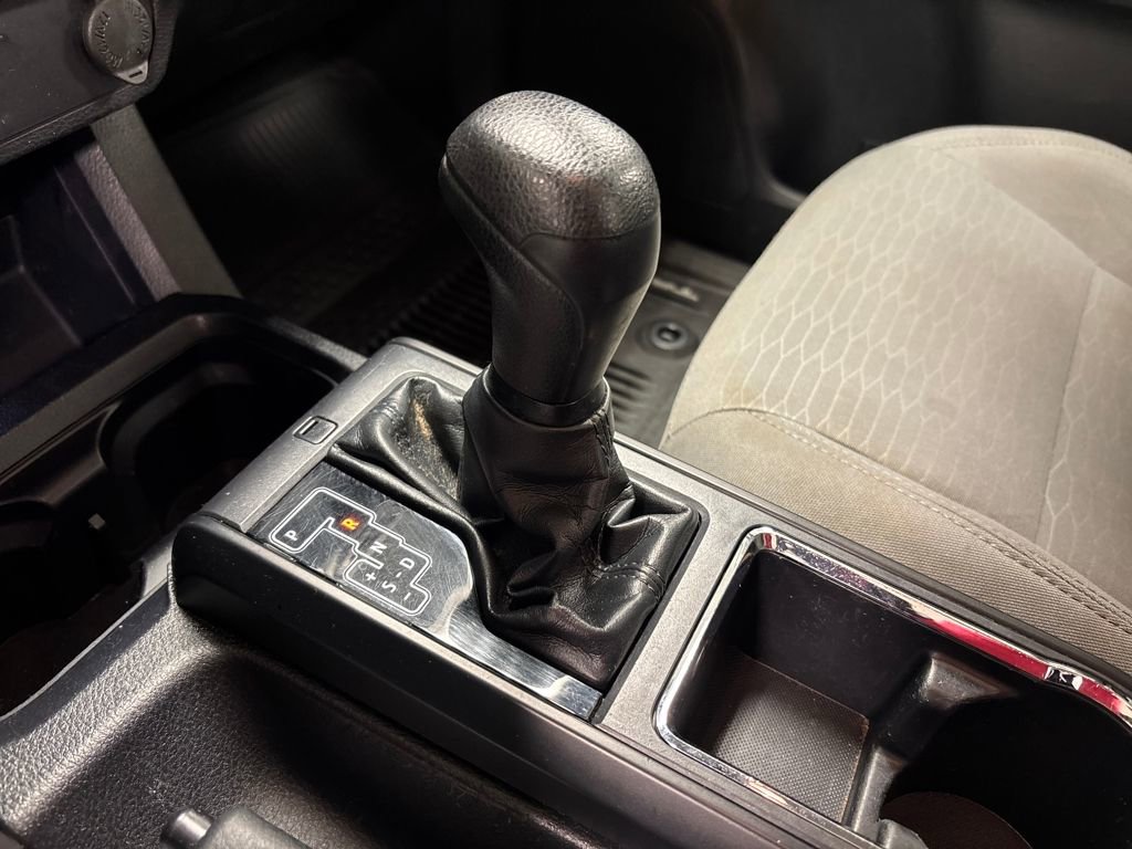 Used 2018 Toyota Tacoma SR image 43