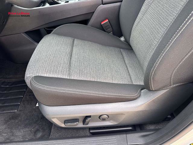 Used 2022 Nissan Rogue SV FWD image 16
