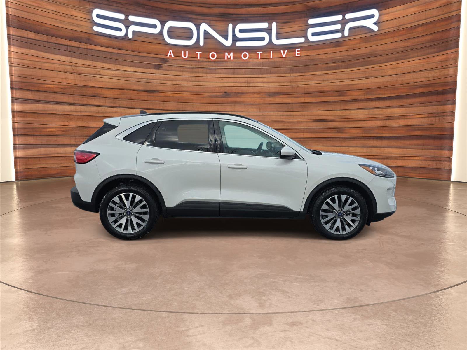 Used 2022 Ford Escape Titanium w/ Class II Trailer Tow Package image 8