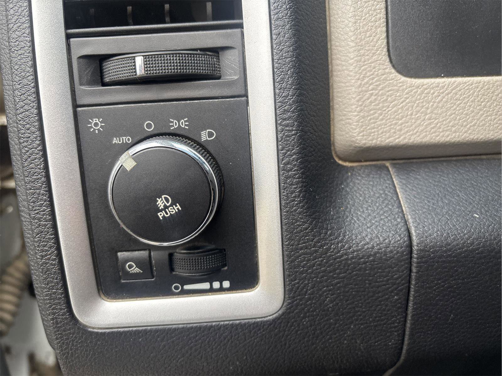 Used 2011 RAM 5500 SLT image 17