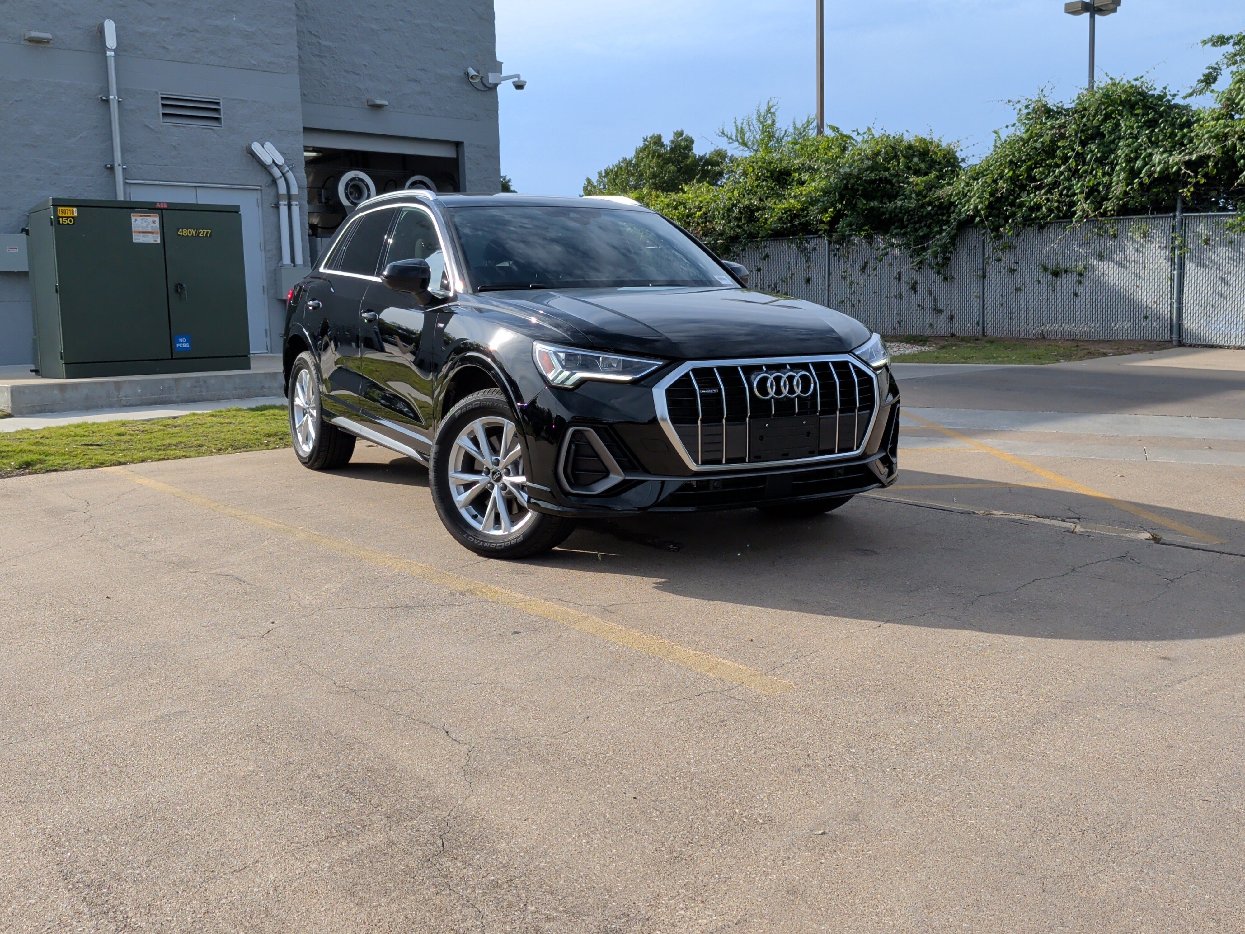 Certified 2025 Audi Q3 2.0T Premium Plus w/ Premium Plus Package AWD/4WD image 2
