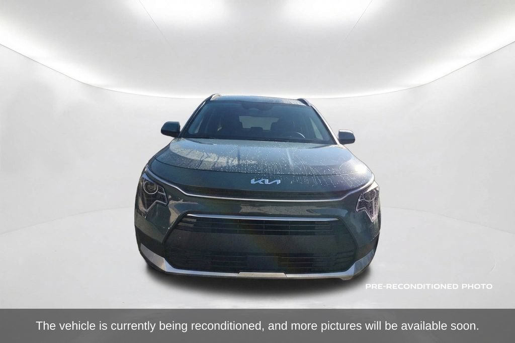 Used 2025 Kia Niro EX FWD image 2