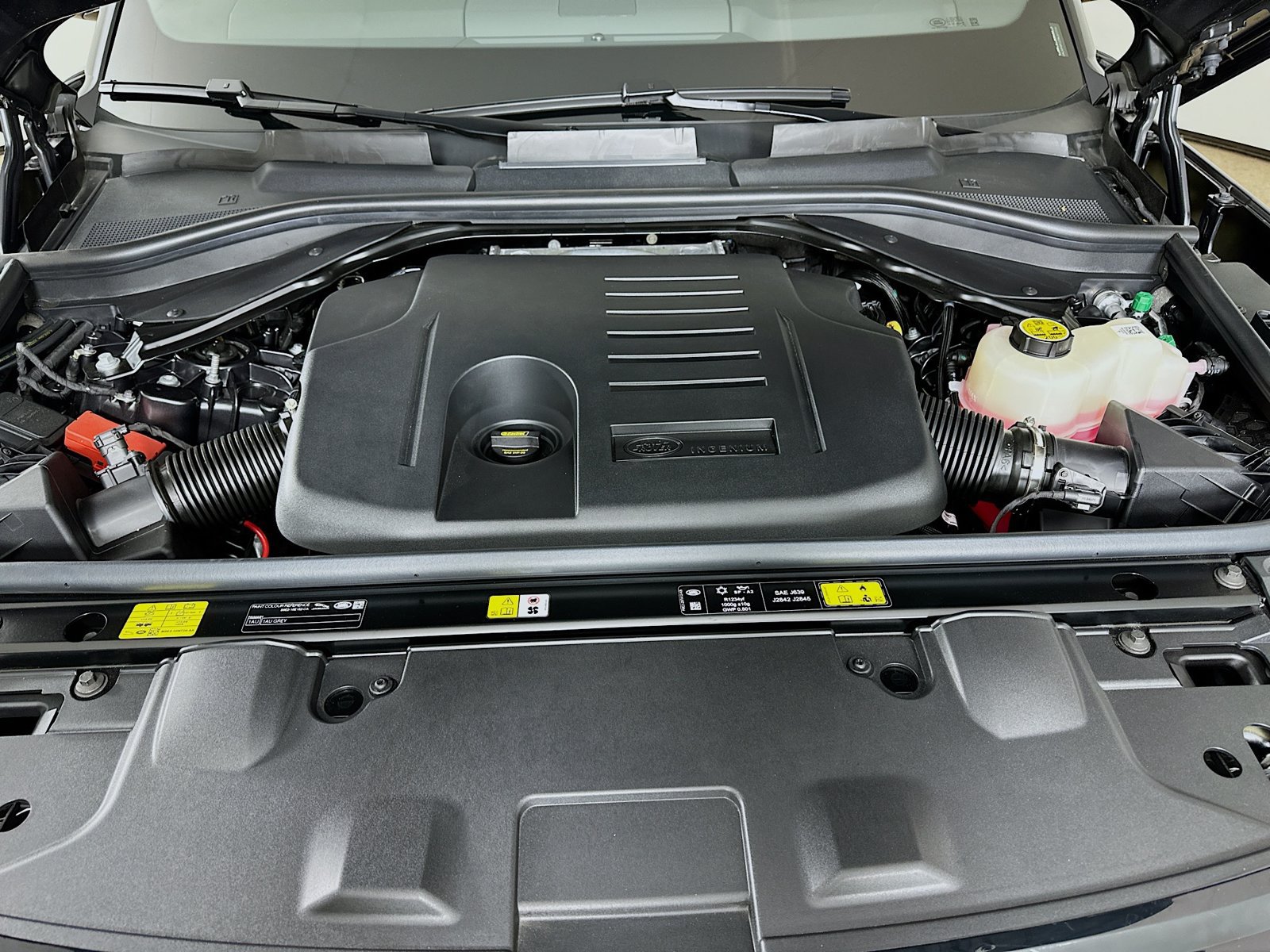 New 2026 Land Rover Range Rover SE AWD/4WD image 13