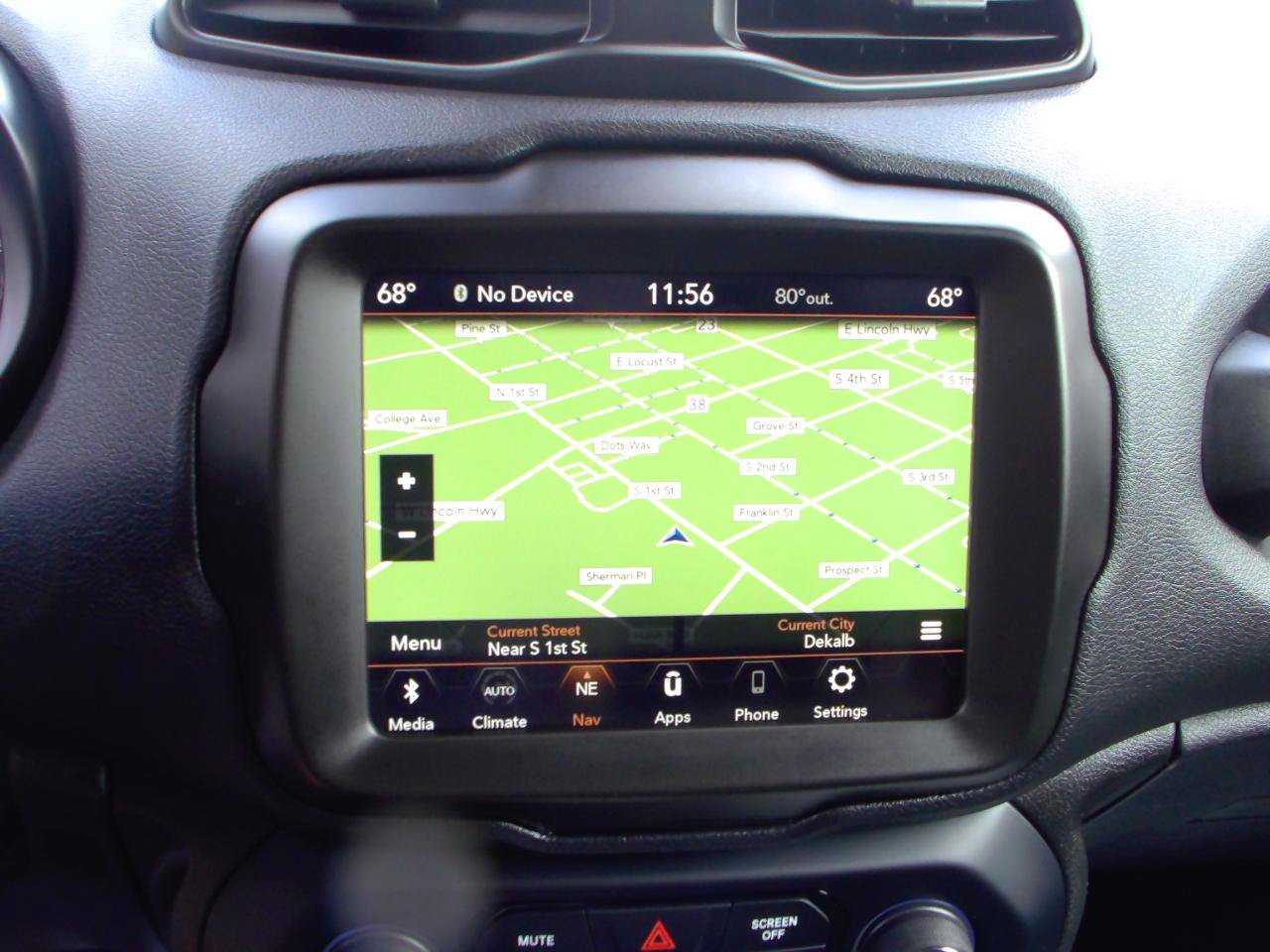Used 2022 Jeep Renegade Latitude AWD/4WD image 18