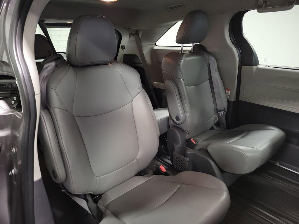 Used 2021 Toyota Sienna XLE AWD/4WD image 22
