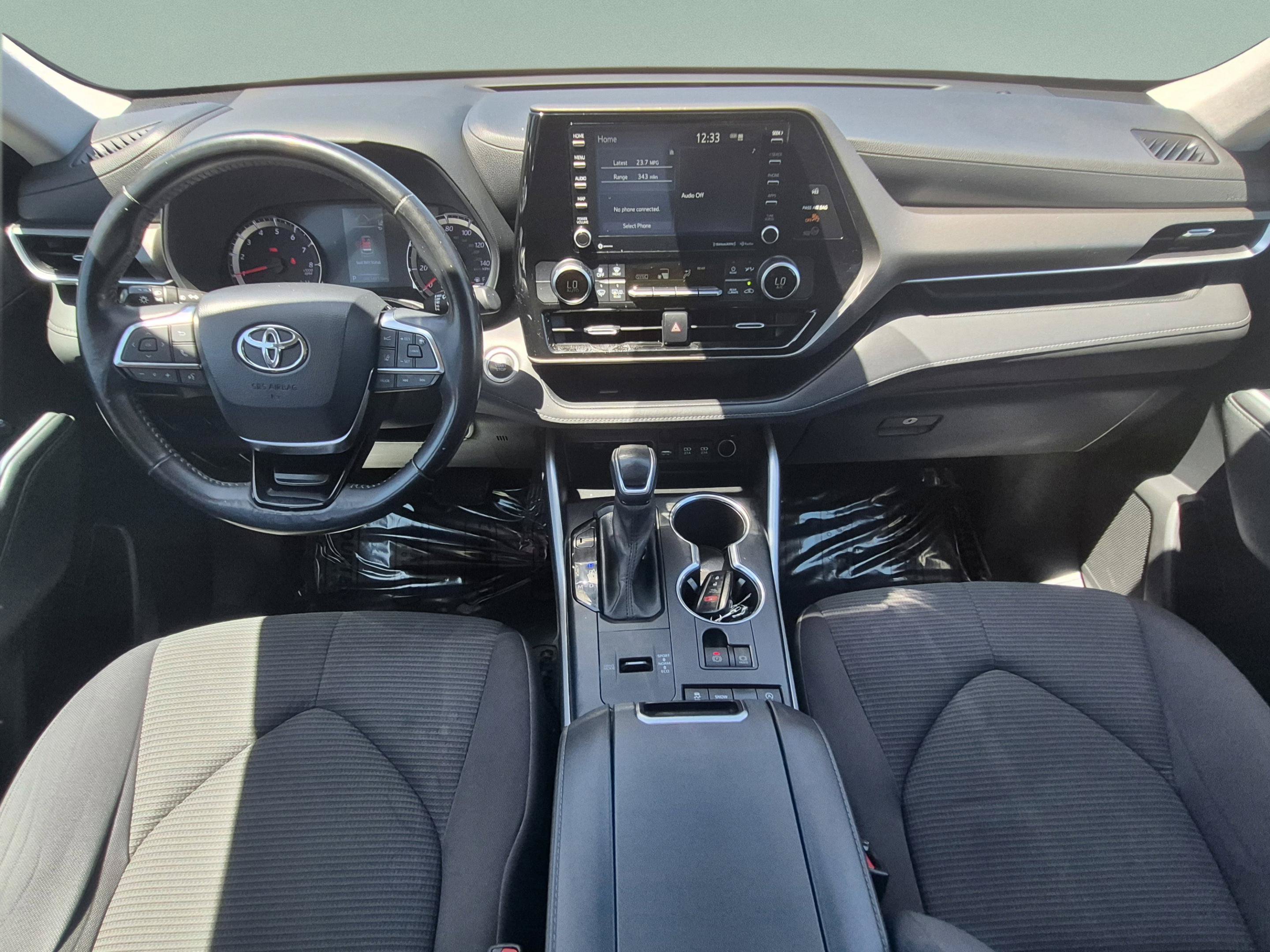 Used 2021 Toyota Highlander LE FWD image 11