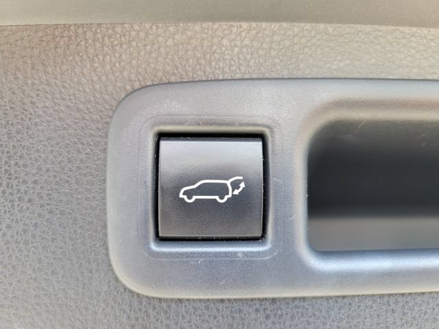 Used 2021 Toyota Highlander Limited FWD image 27