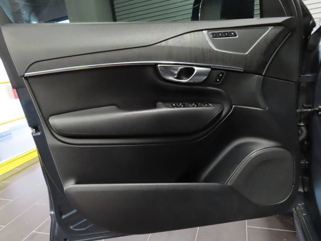 Used 2020 Volvo XC90 T5 Momentum FWD image 9