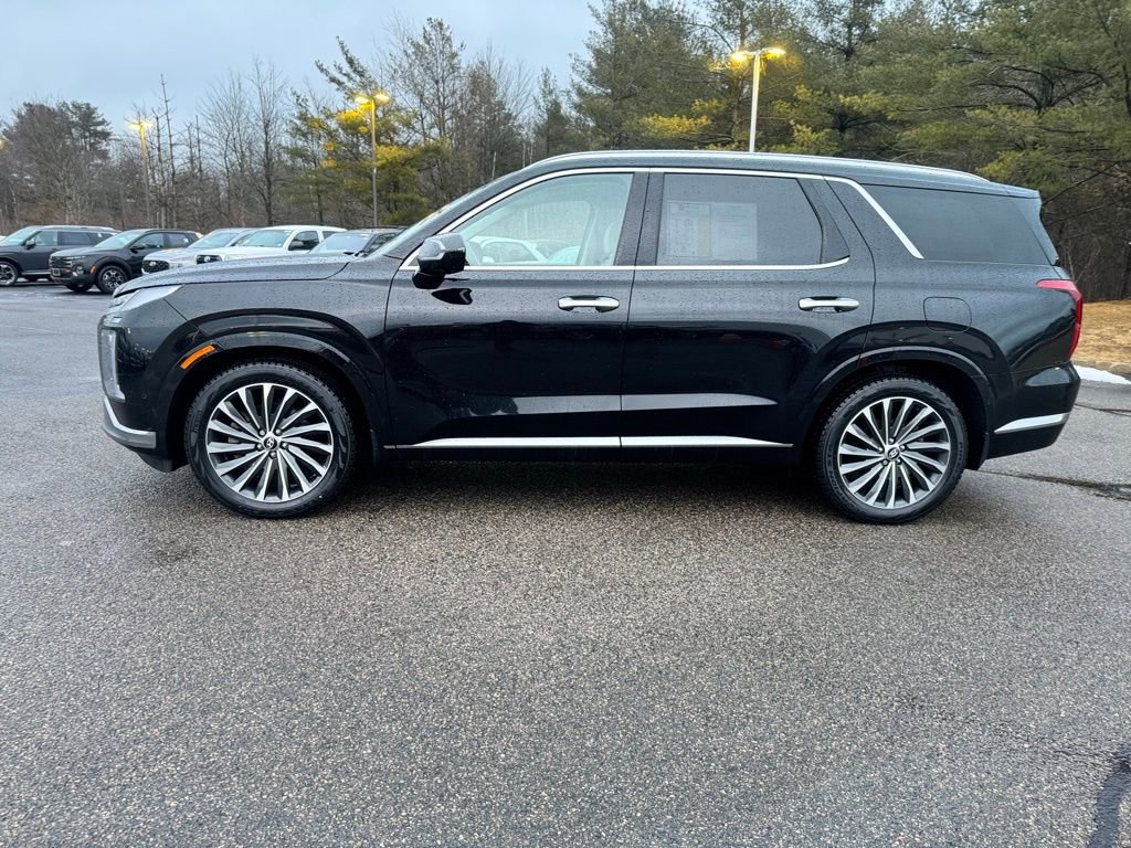 Used 2023 Hyundai Palisade Calligraphy image 2
