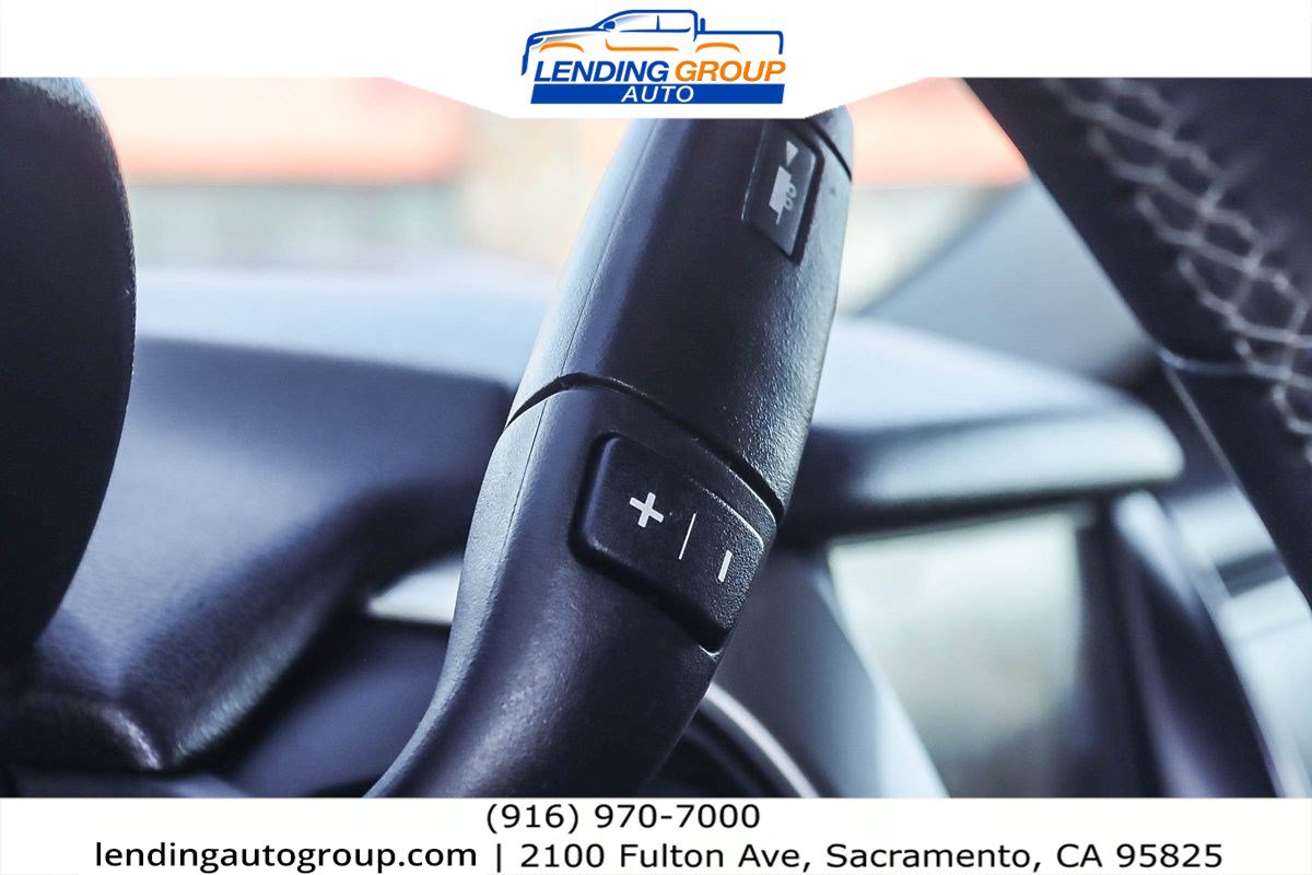 Used 2016 Chevrolet Suburban LT image 19