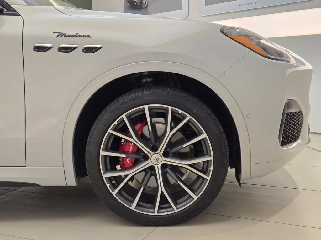 Certified 2023 Maserati Grecale Modena AWD/4WD image 8