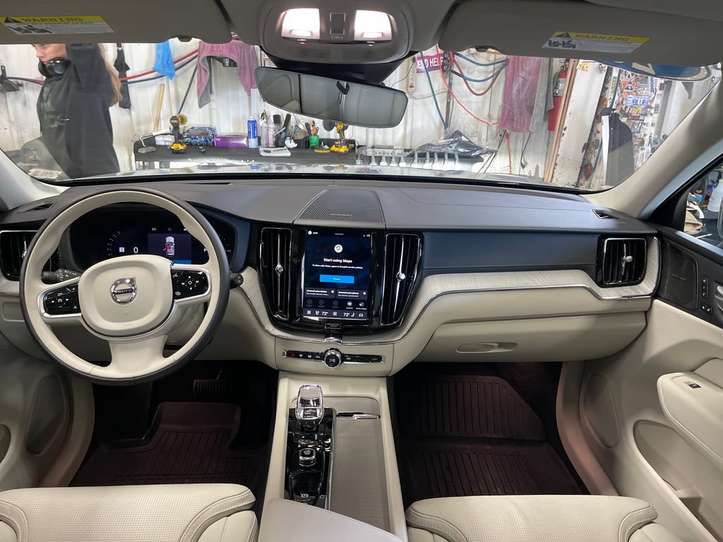 Certified 2025 Volvo XC60 T8 Ultra w/ Protection Package Premier AWD/4WD image 18