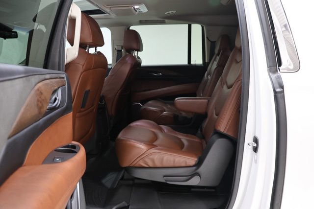 Used 2019 Cadillac Escalade ESV Luxury AWD/4WD image 29