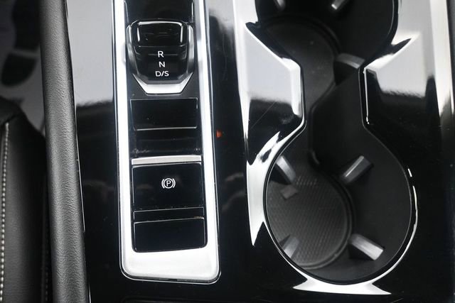 Used 2025 Volkswagen Atlas SE FWD image 19