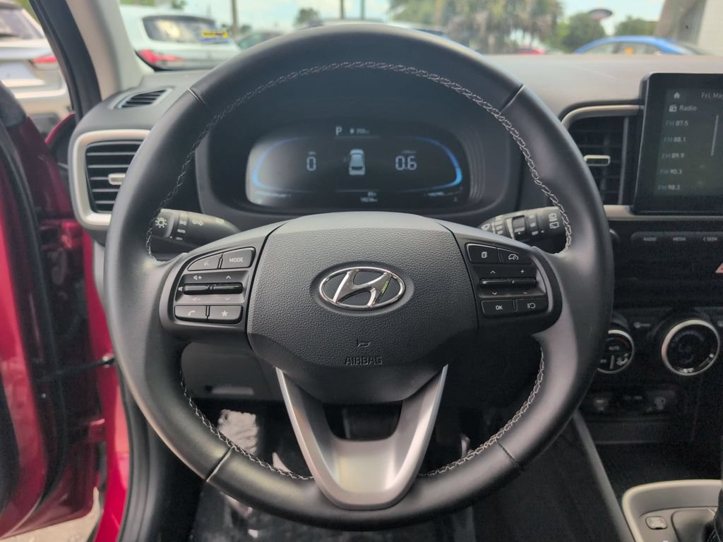 Used 2025 Hyundai Venue SEL FWD image 22