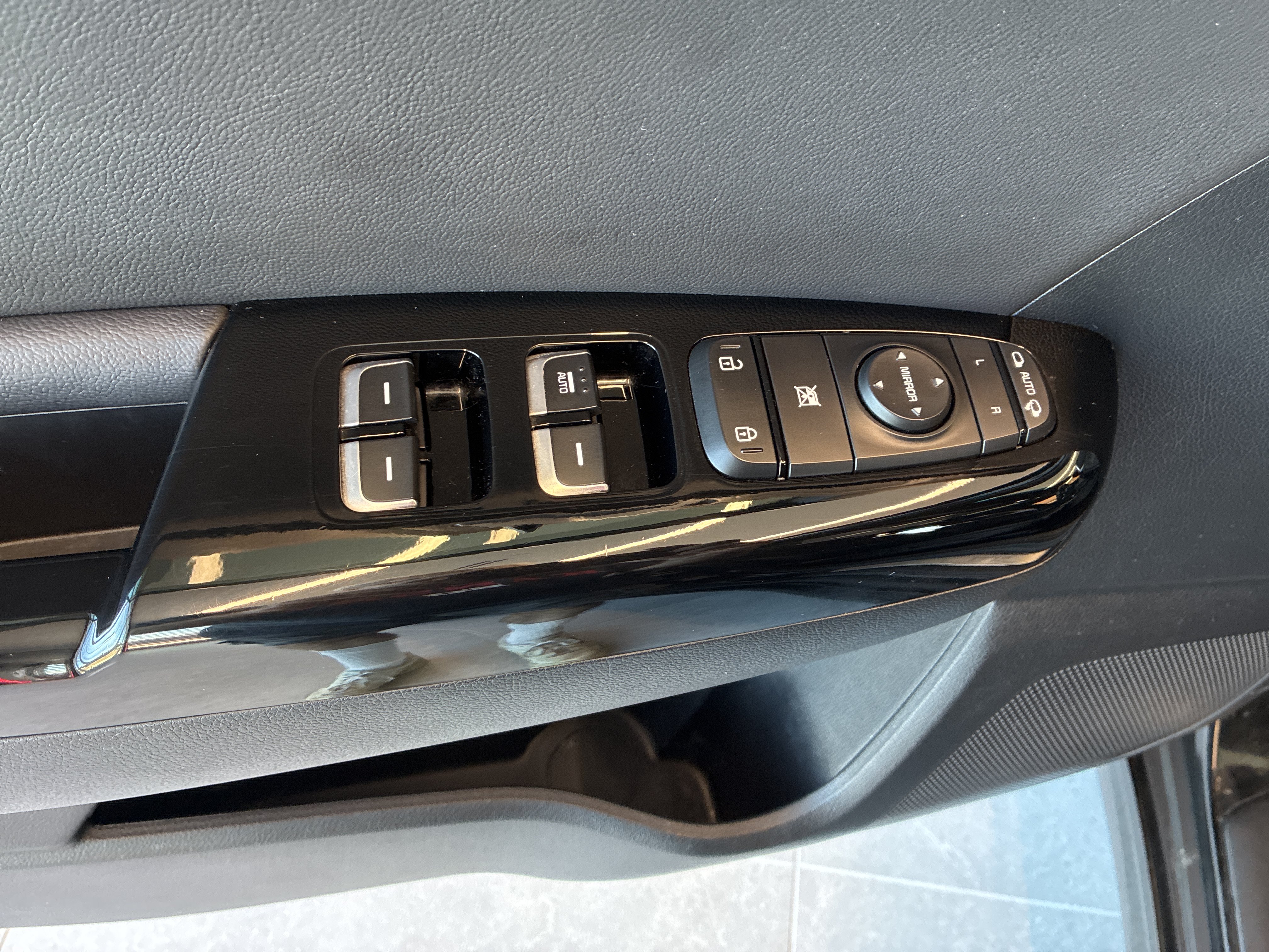 Certified 2022 Kia Sportage Nightfall Edition w/ Nighfall AWD Premium Package image 19
