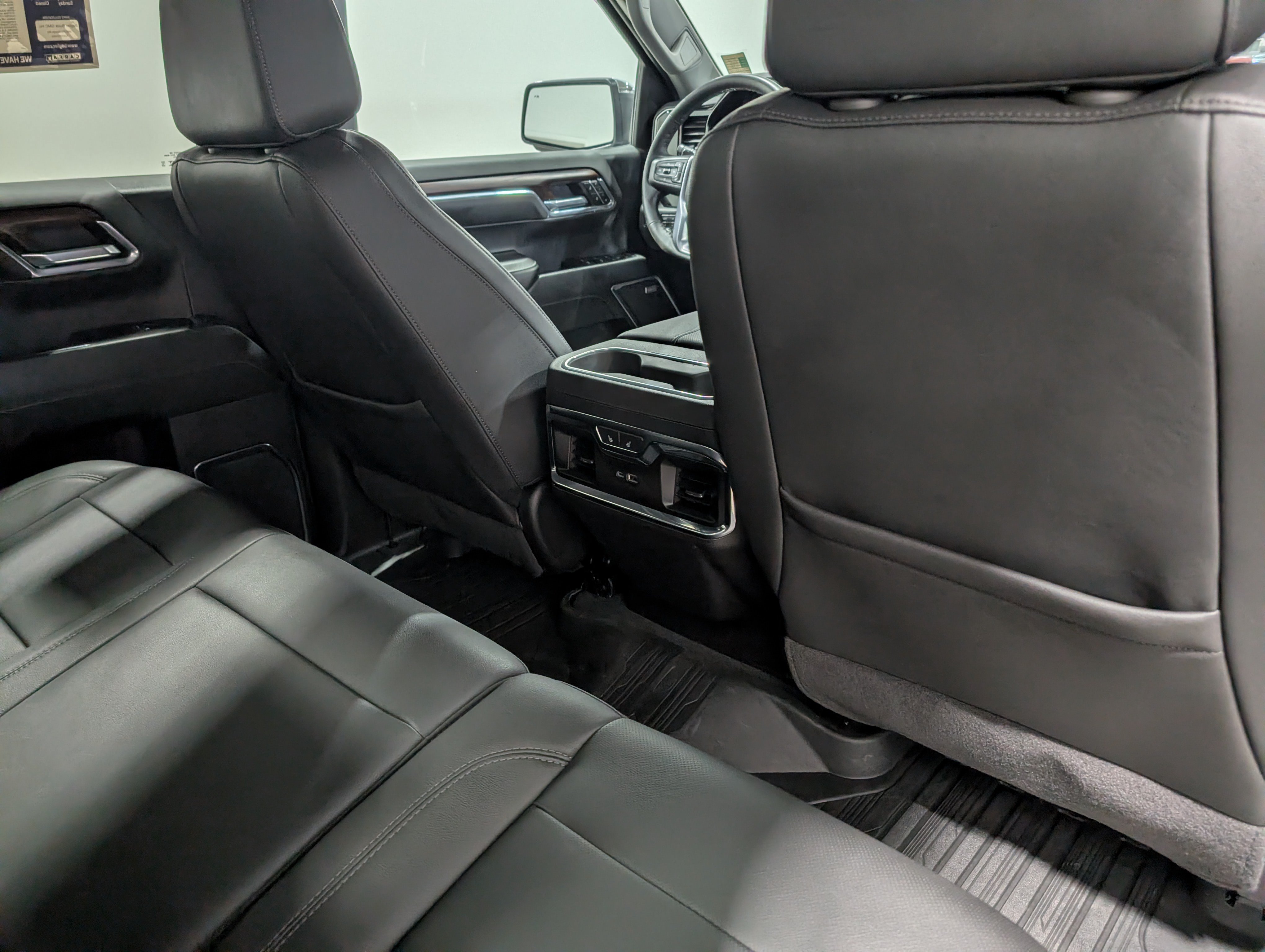 Used 2024 GMC Sierra 1500 SLT w/ SLT Premium Plus Package AWD/4WD image 18