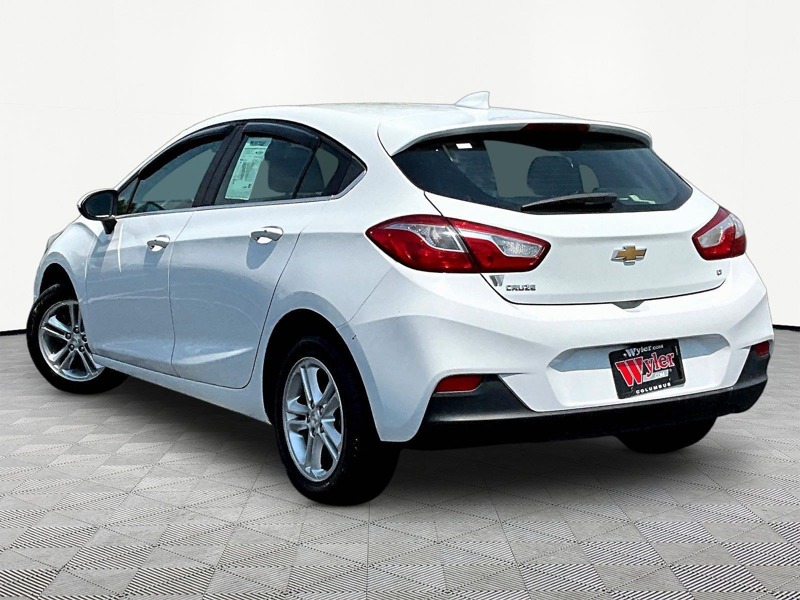Used 2018 Chevrolet Cruze LT w/ Convenience Package FWD image 4