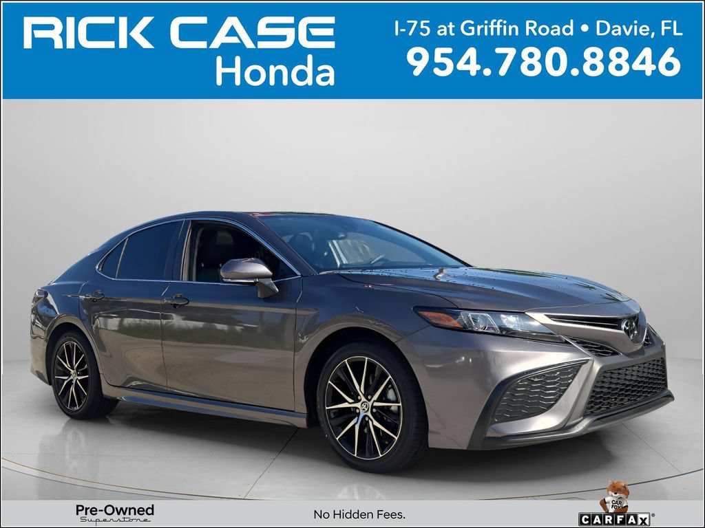 Used 2024 Toyota Camry SE w/ Convenience Package FWD image 1