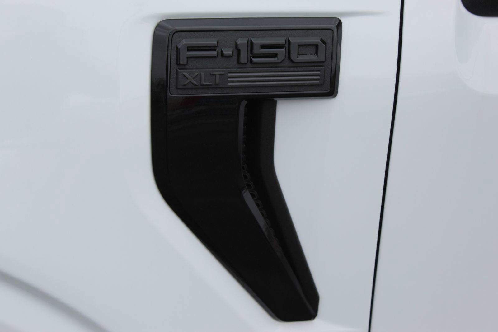 New 2026 Ford F150 XLT w/ Equipment Group 302A MID image 3