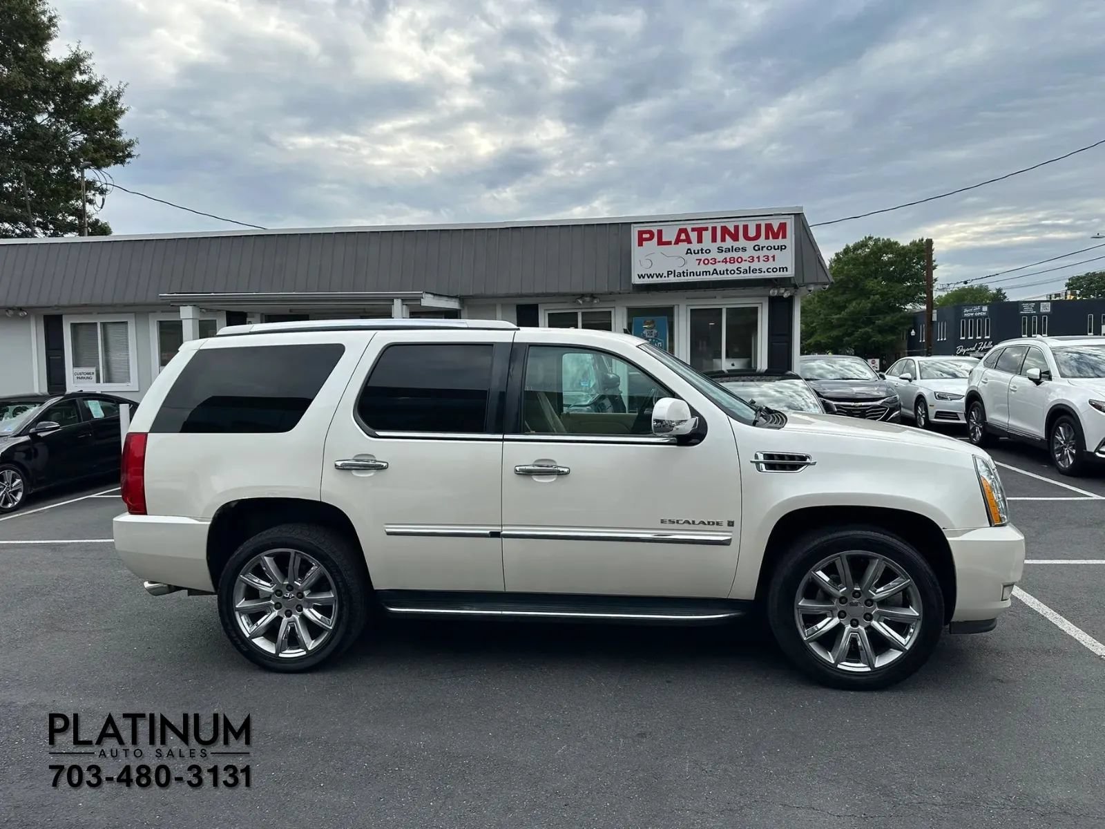 Used 2008 Cadillac Escalade AWD image 2