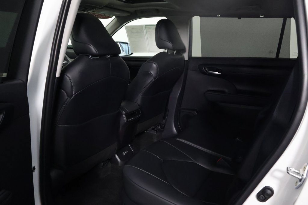 Used 2026 Toyota Highlander XLE AWD/4WD image 11