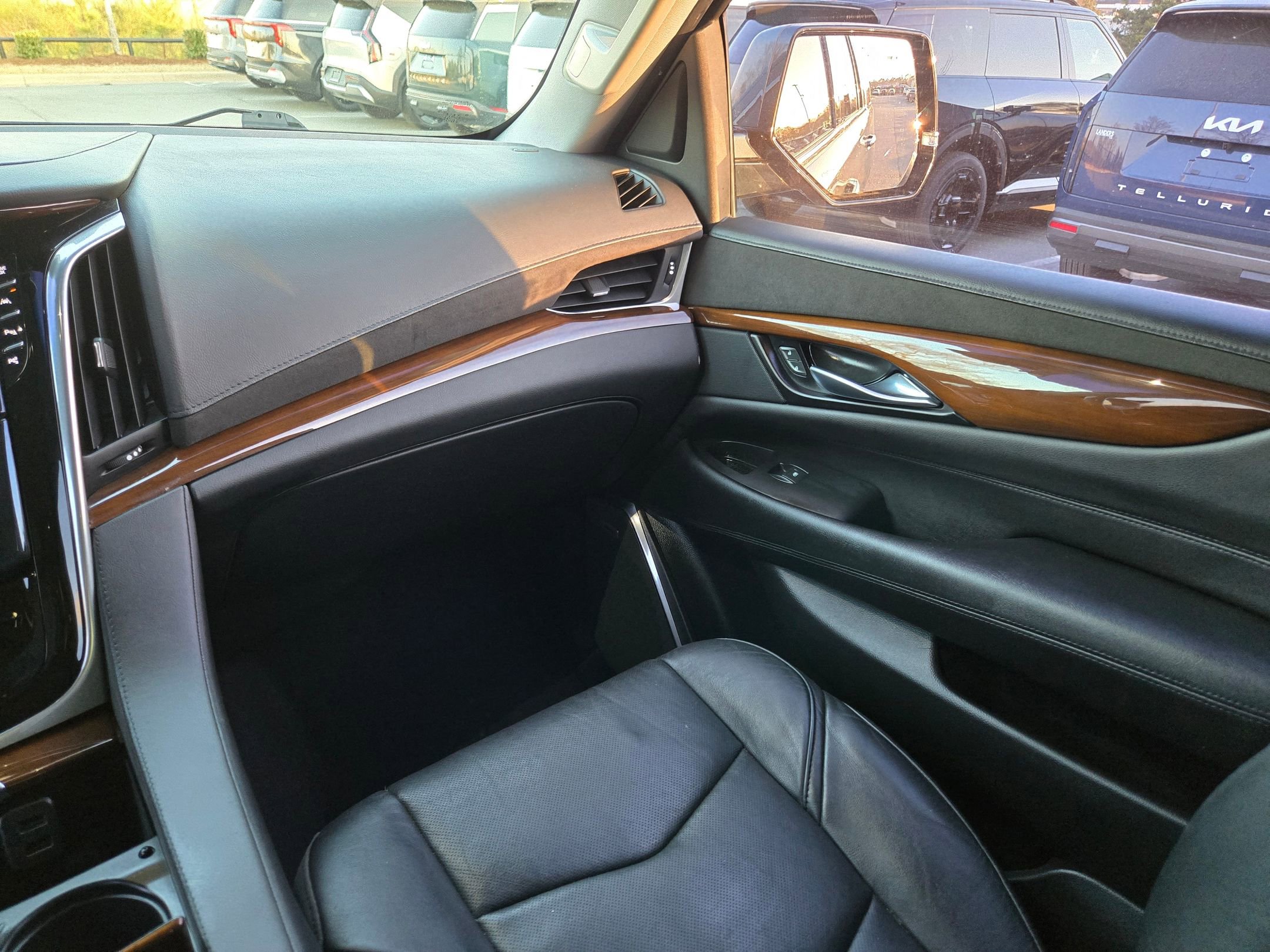 Used 2019 Cadillac Escalade Luxury image 11