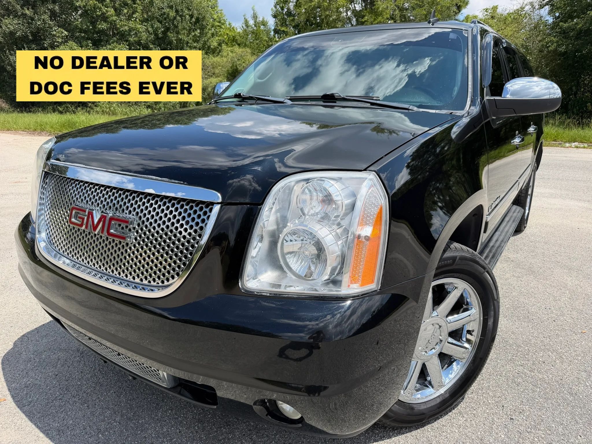 Used 2009 GMC Yukon XL Denali AWD/4WD image 1