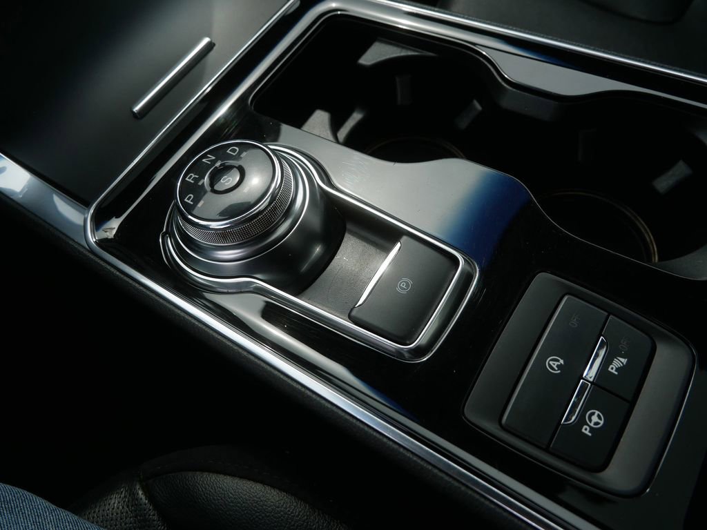 Used 2020 Ford Edge Titanium w/ Equipment Group 301A image 24